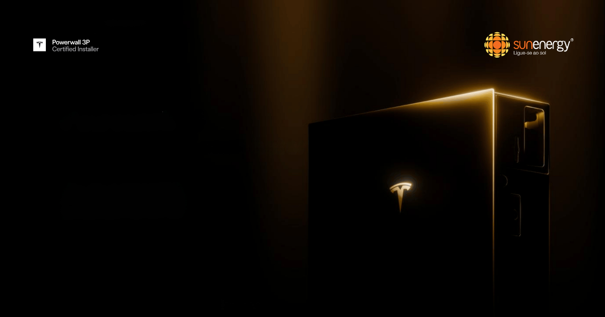 Powerwall 3P da Tesla instalada numa casa com painéis solares